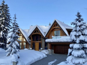Kadenwood 2951 - Guest Favorite Luxury Ski Chalet with Jacuzzi, Heated Pool & Cinema